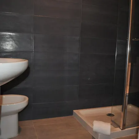 Hotel Celanova فندق 2*