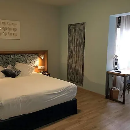 Hotel Celanova فندق