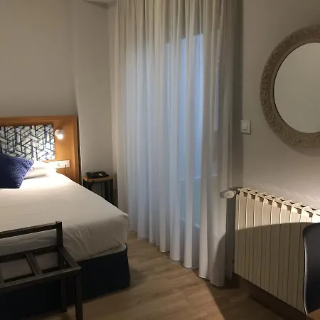 فندق Hotel Celanova 2*